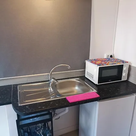 Happy Day بيت شباب كوستا دا كاباريكا